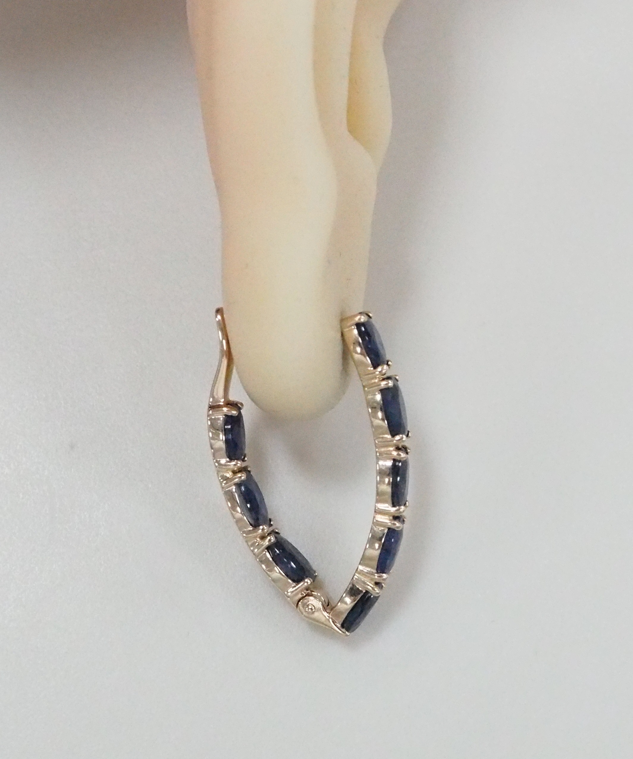 Серьги из золота с сапфирами